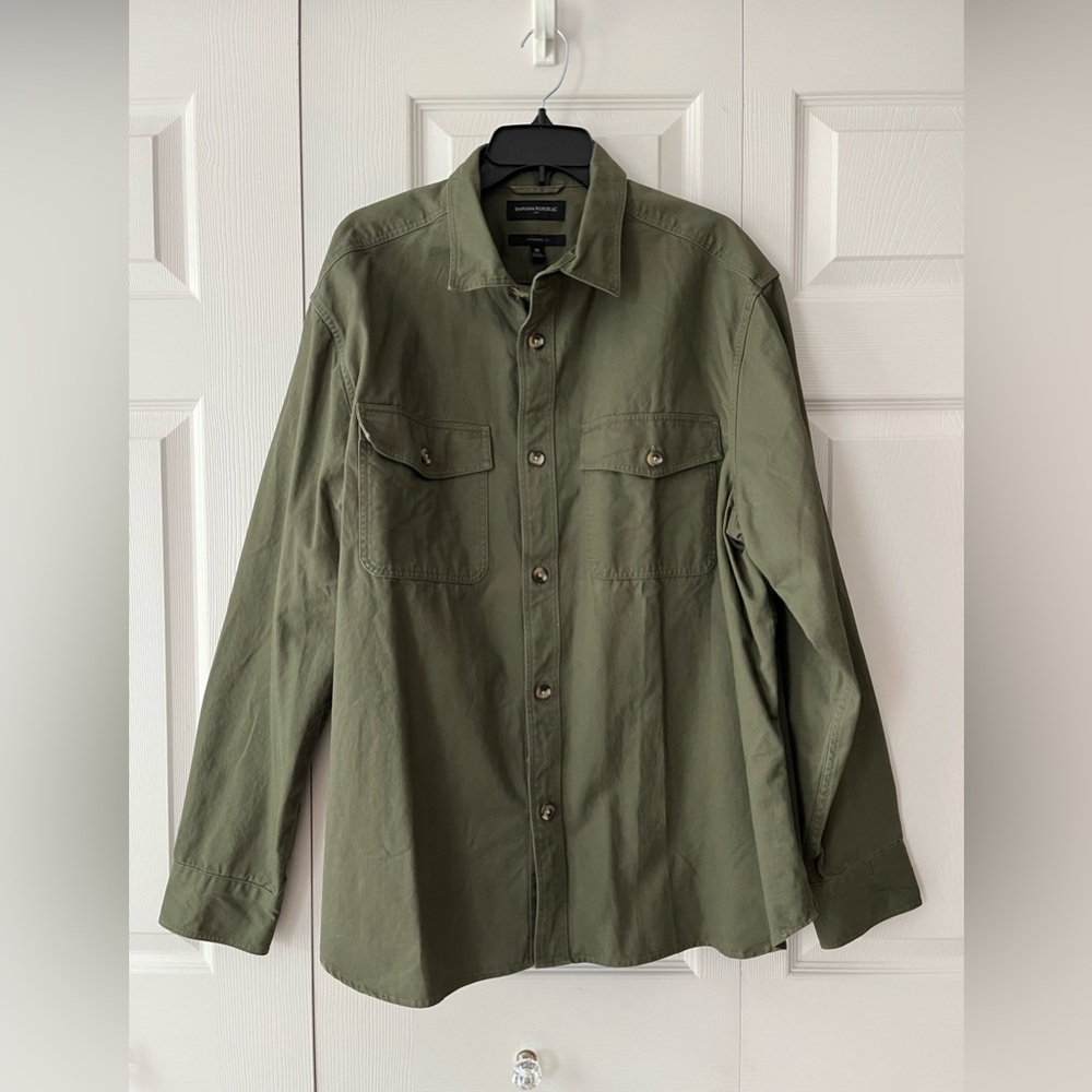 Banana Republic Factory Men's Green Button-Up Shirt/Jacket
Heavier weight
NWOT